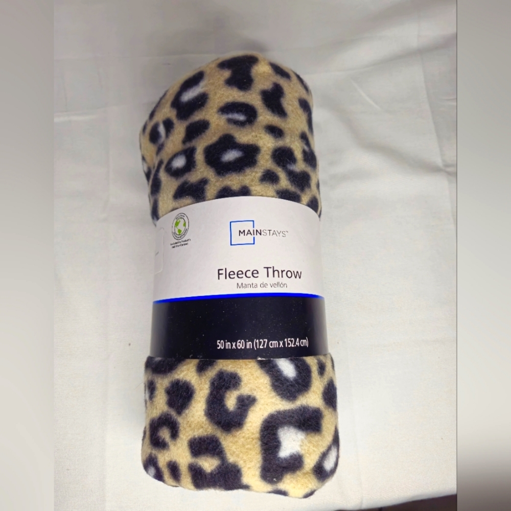MAINSTAYS LEOPARD PRINT FLEECE THROW 50 IN‎ X 60 IN.